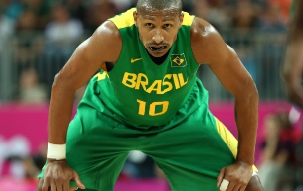 Seleção masculina brasileira de basquete se prepara para 2016